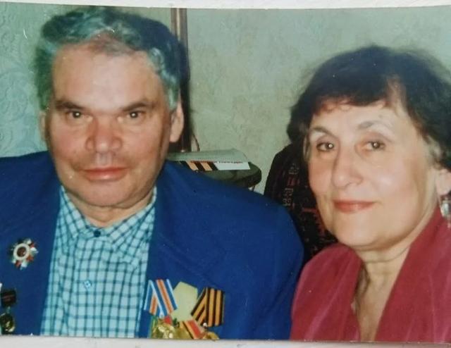 Стелла Бейлина с мужем Хоной Шпекторовым. 9 мая 2000.